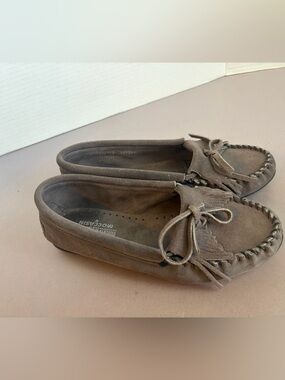 Minnetonka Brown Suede Moccasin Loafers with Bow